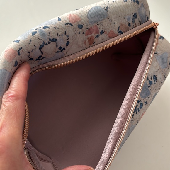 My Tagalong Cosmetic Case - Picture 4 of 5